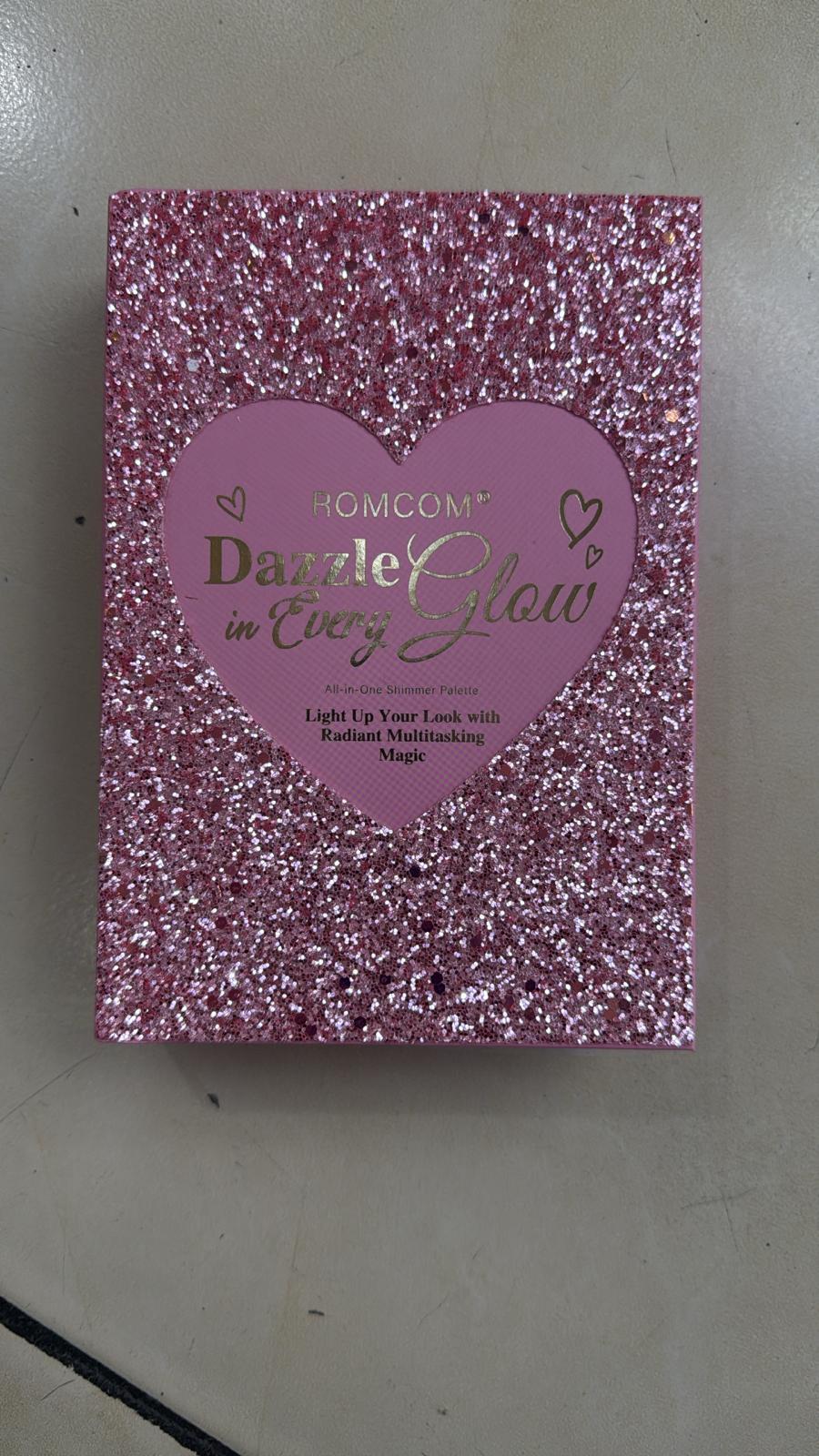 ROMCOM DAZZLE IN EVERY GLOW 8in1[Q.ta minima 3 trousse]