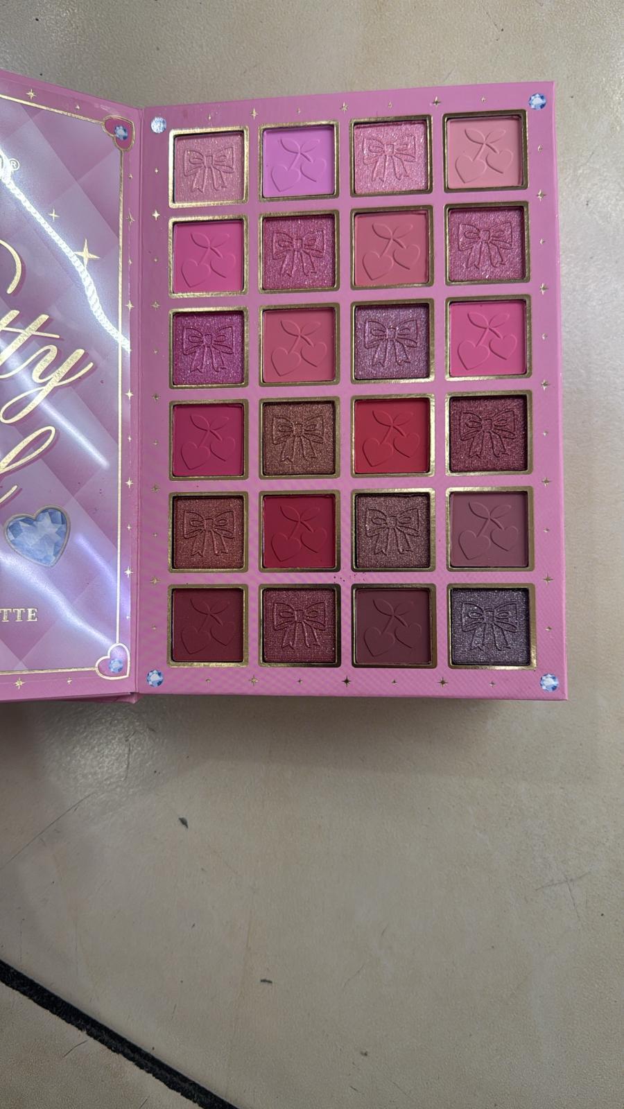 ROMCOM DAZZLE IN EVERY GLOW 8in1[Q.ta minima 3 trousse]