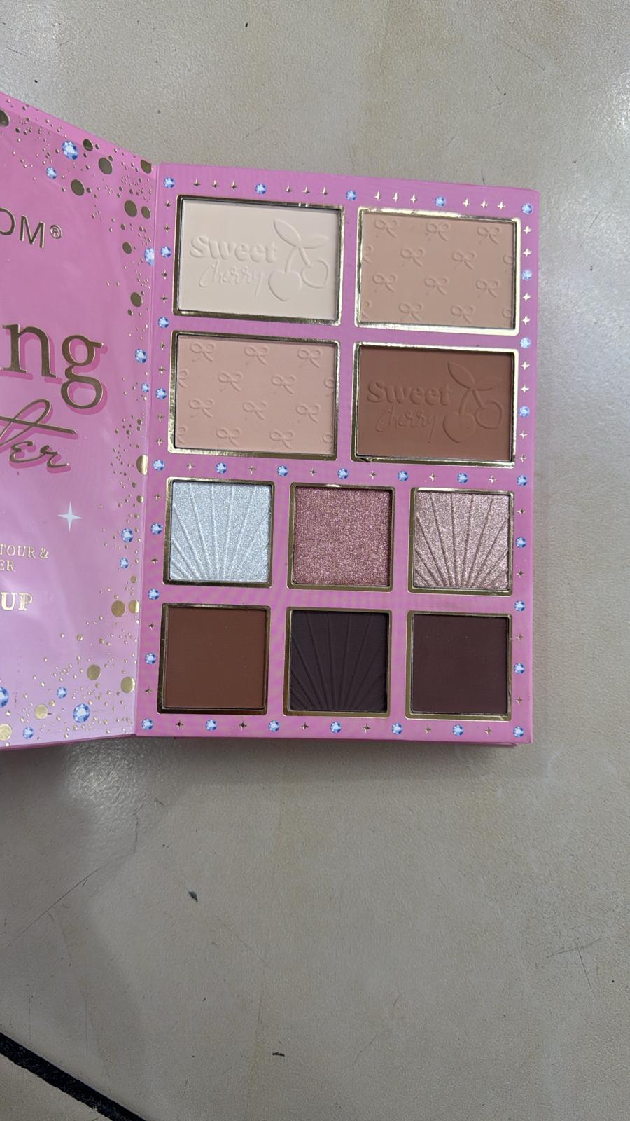 ROMCOM DAZZLE IN EVERY GLOW 8in1[Q.ta minima 3 trousse]