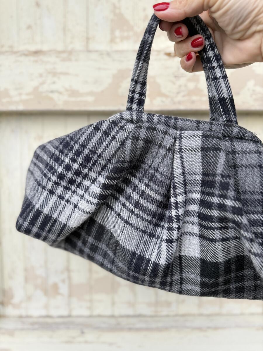 Soft bag quadri grigi