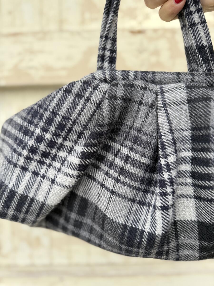 Soft bag quadri grigi