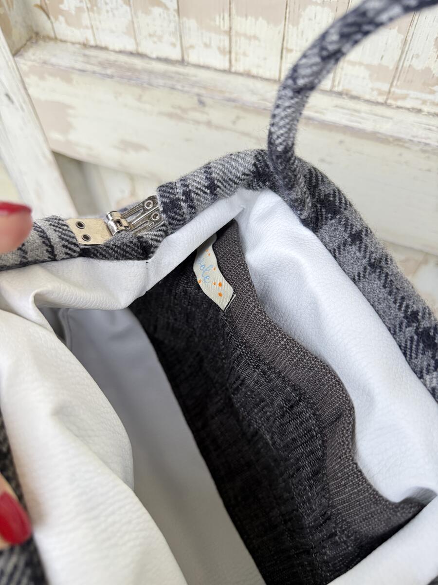 Soft bag quadri grigi