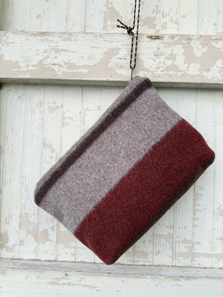 Clutch righe bordeaux e beige