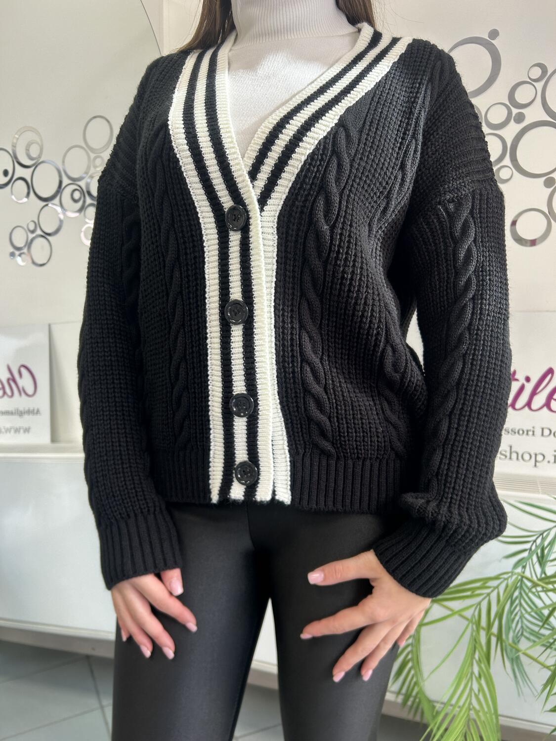 NOVITÀ Cardigan con profili a contrasto