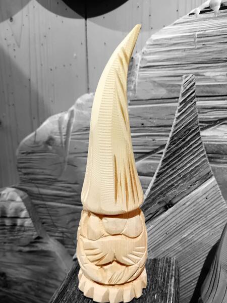 Gnometto realizzato a mano in legno di cirmolo