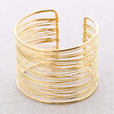 Bracciale in fili d'acciaio