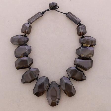 Collana con Perline Irregolari in Resina