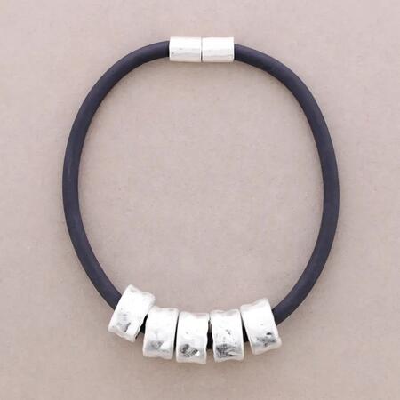Collana in Gomma con Anelli in Metallo