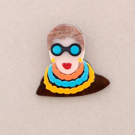 Spilla con personaggi in resina 