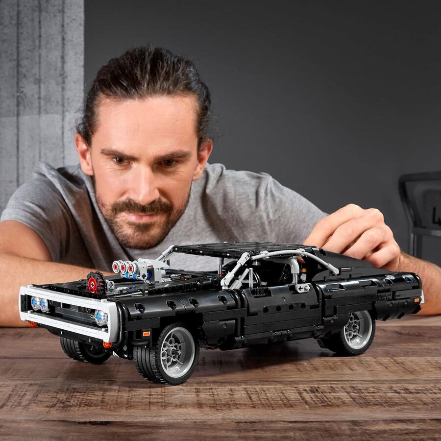 Lego Technic Dom's Dodge Charger Fast and Furious (scatola leggermente rovinata) - 42111 - 10+