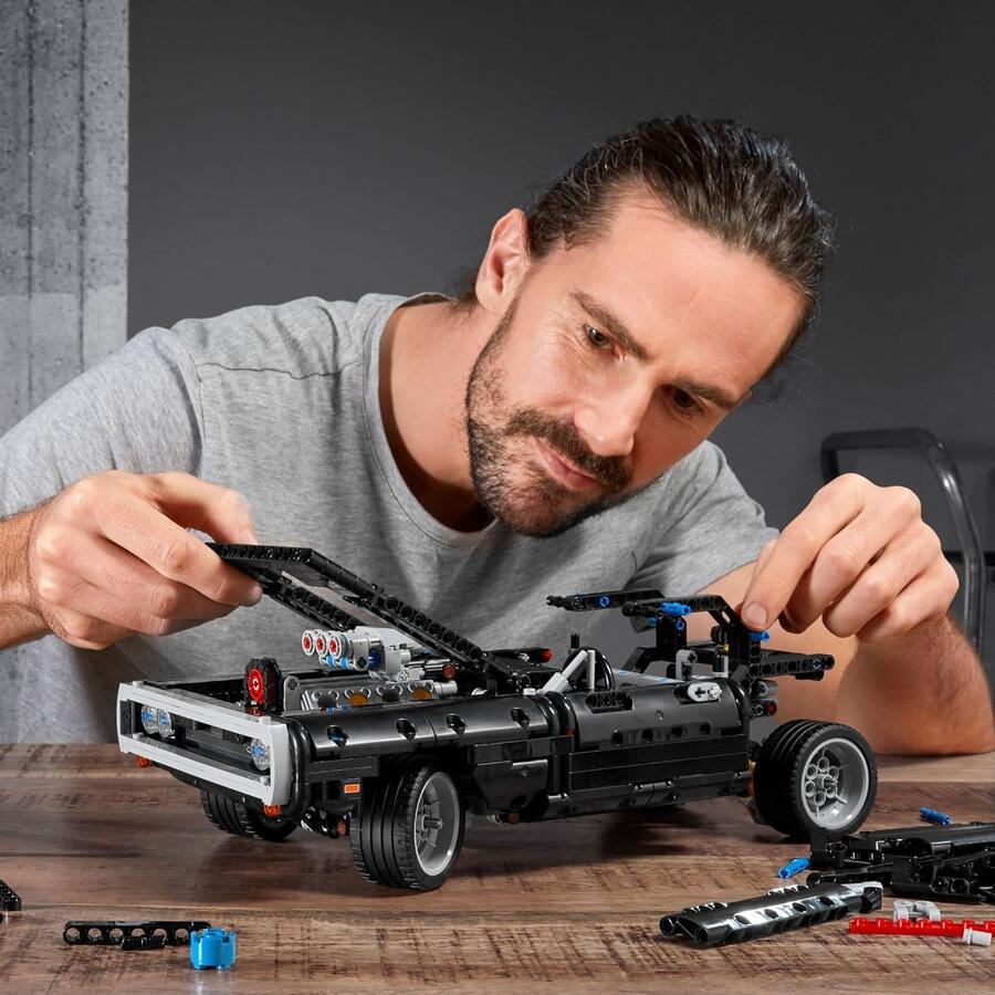 Lego Technic Dom's Dodge Charger Fast and Furious (scatola leggermente rovinata) - 42111 - 10+