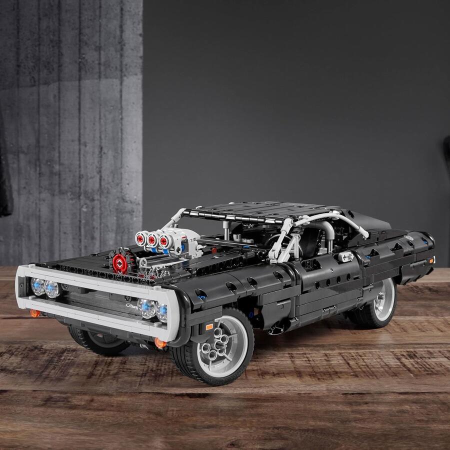 Lego Technic Dom's Dodge Charger Fast and Furious (scatola leggermente rovinata) - 42111 - 10+