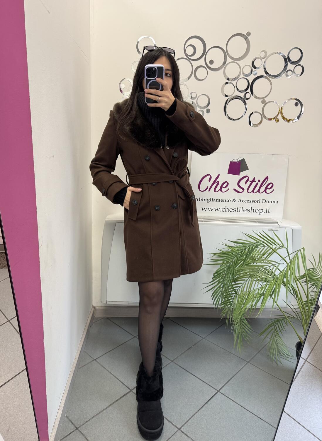 NOVITÀ Cappotto midi con dettaglio eco pelliccia