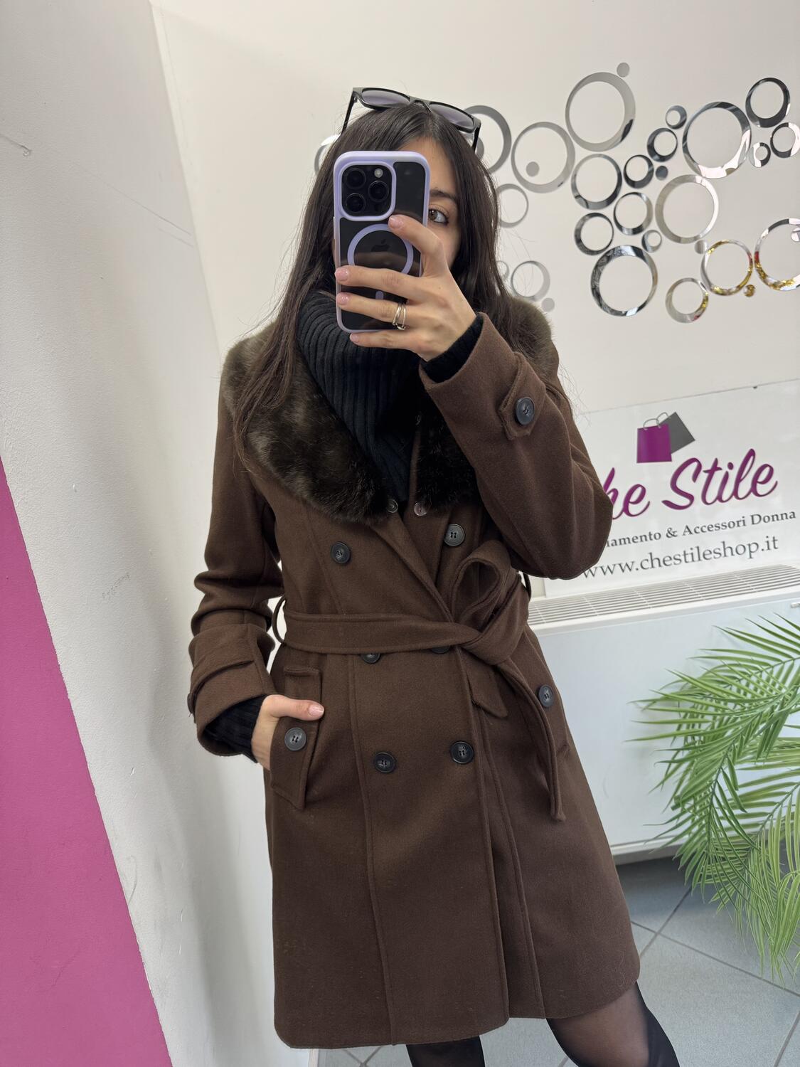 NOVITÀ Cappotto midi con dettaglio eco pelliccia