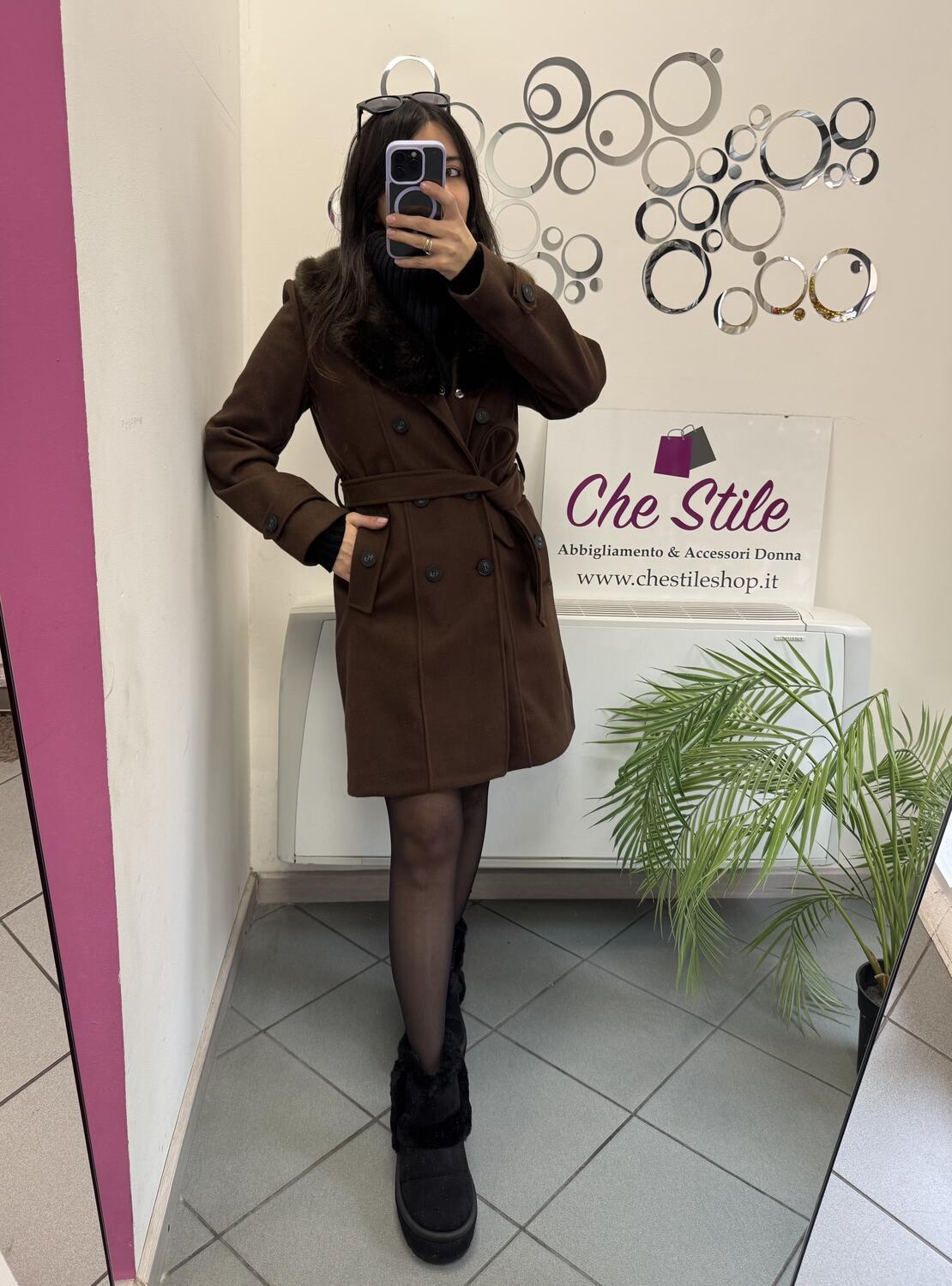 NOVITÀ Cappotto midi con dettaglio eco pelliccia