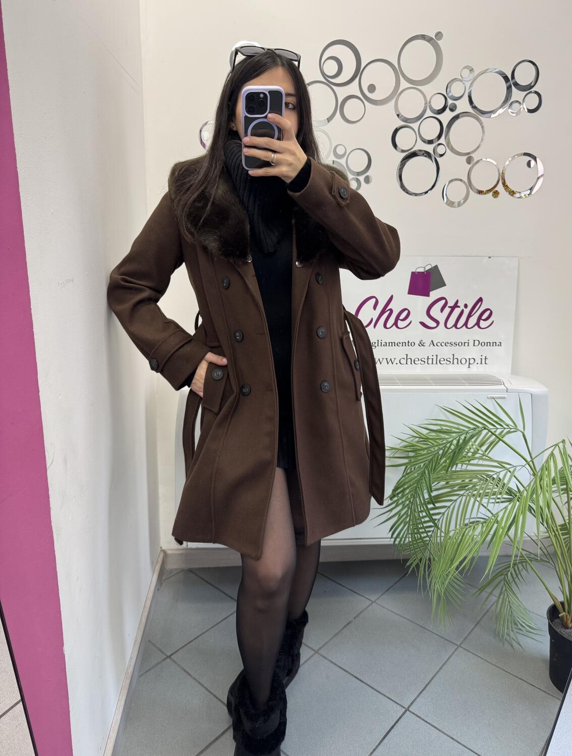 NOVITÀ Cappotto midi con dettaglio eco pelliccia