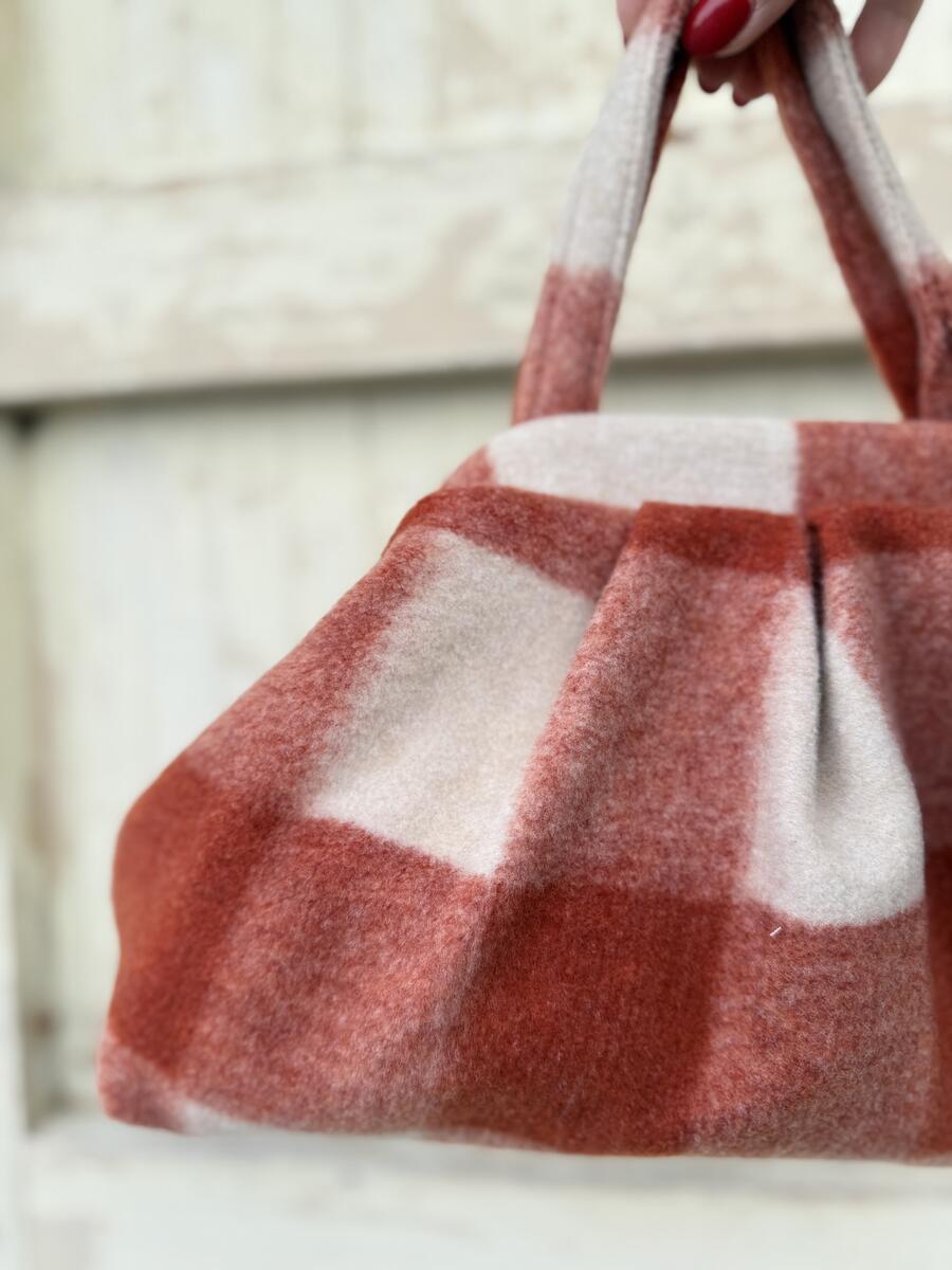 Soft bag quadri rossi e bianco 