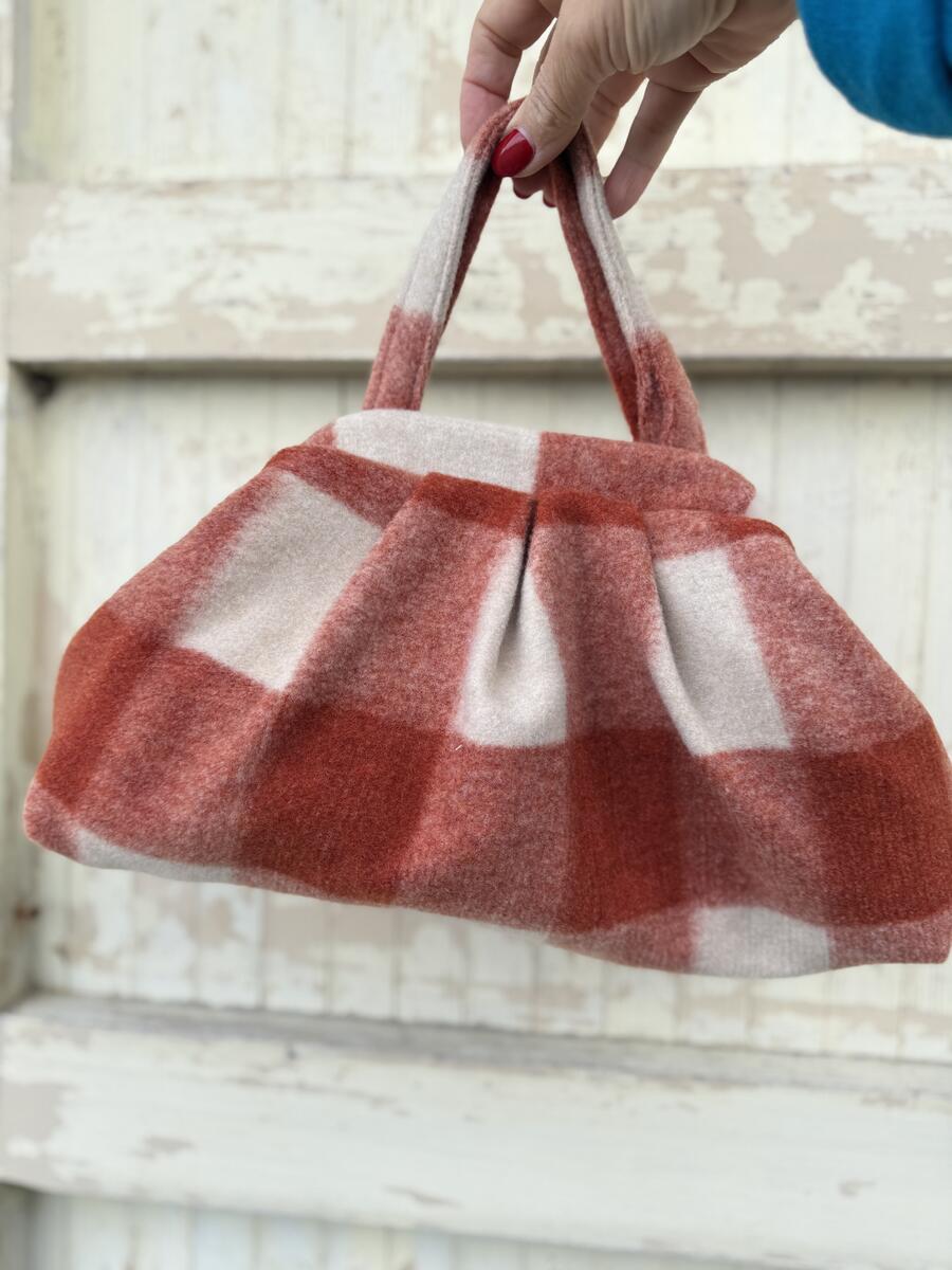 Soft bag quadri rossi e bianco 