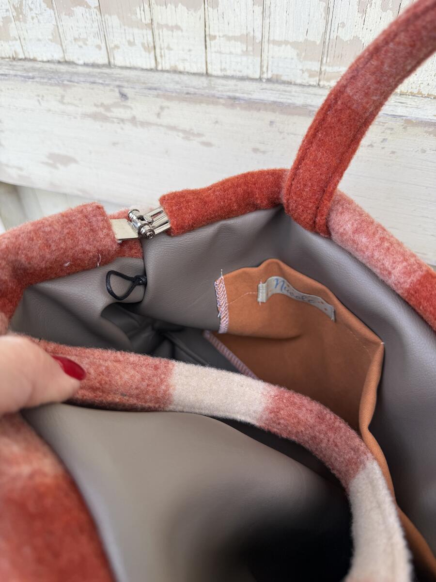 Soft bag quadri rossi e bianco 