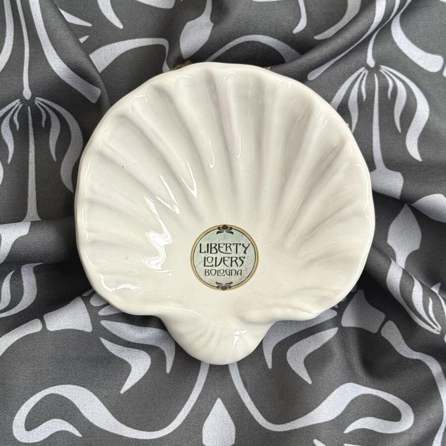 Conchiglia in ceramica di Faenza