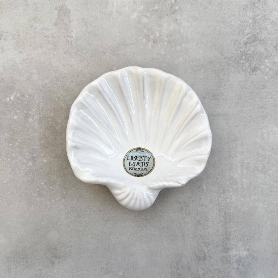 Conchiglia in ceramica di Faenza