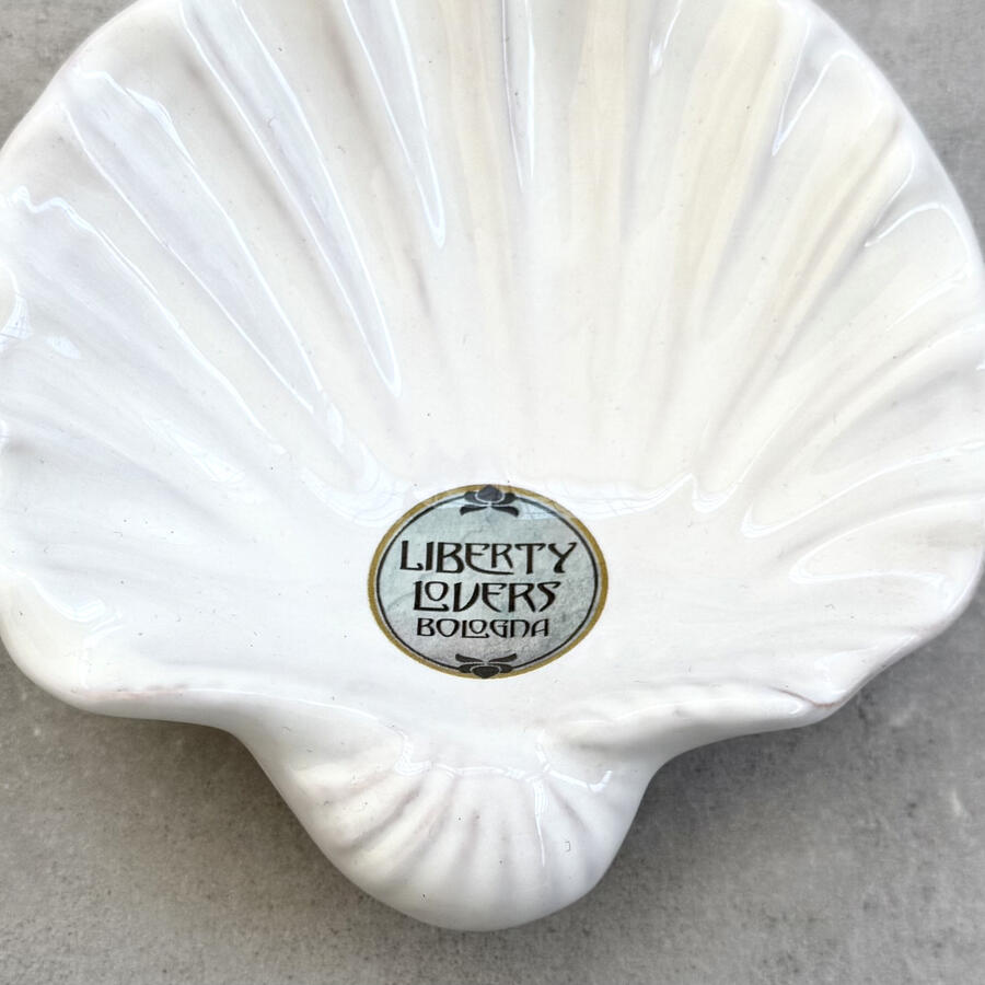 Conchiglia in ceramica di Faenza