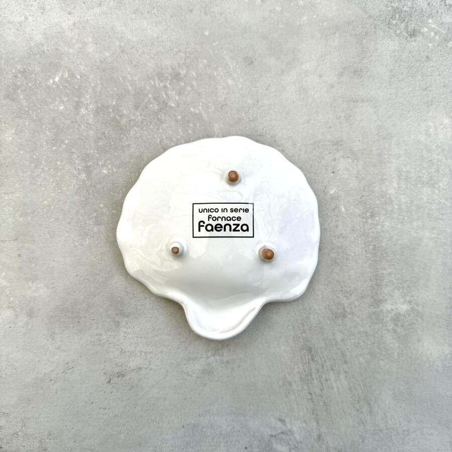 Conchiglia in ceramica di Faenza