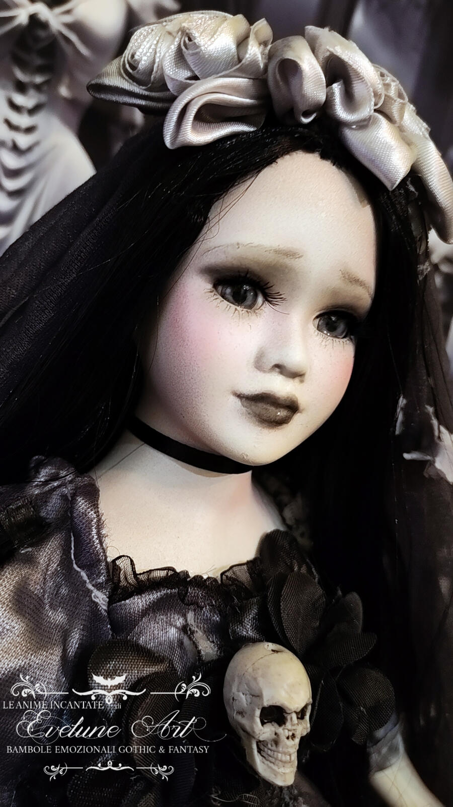 Kintia Bambola Gotica in porcellana