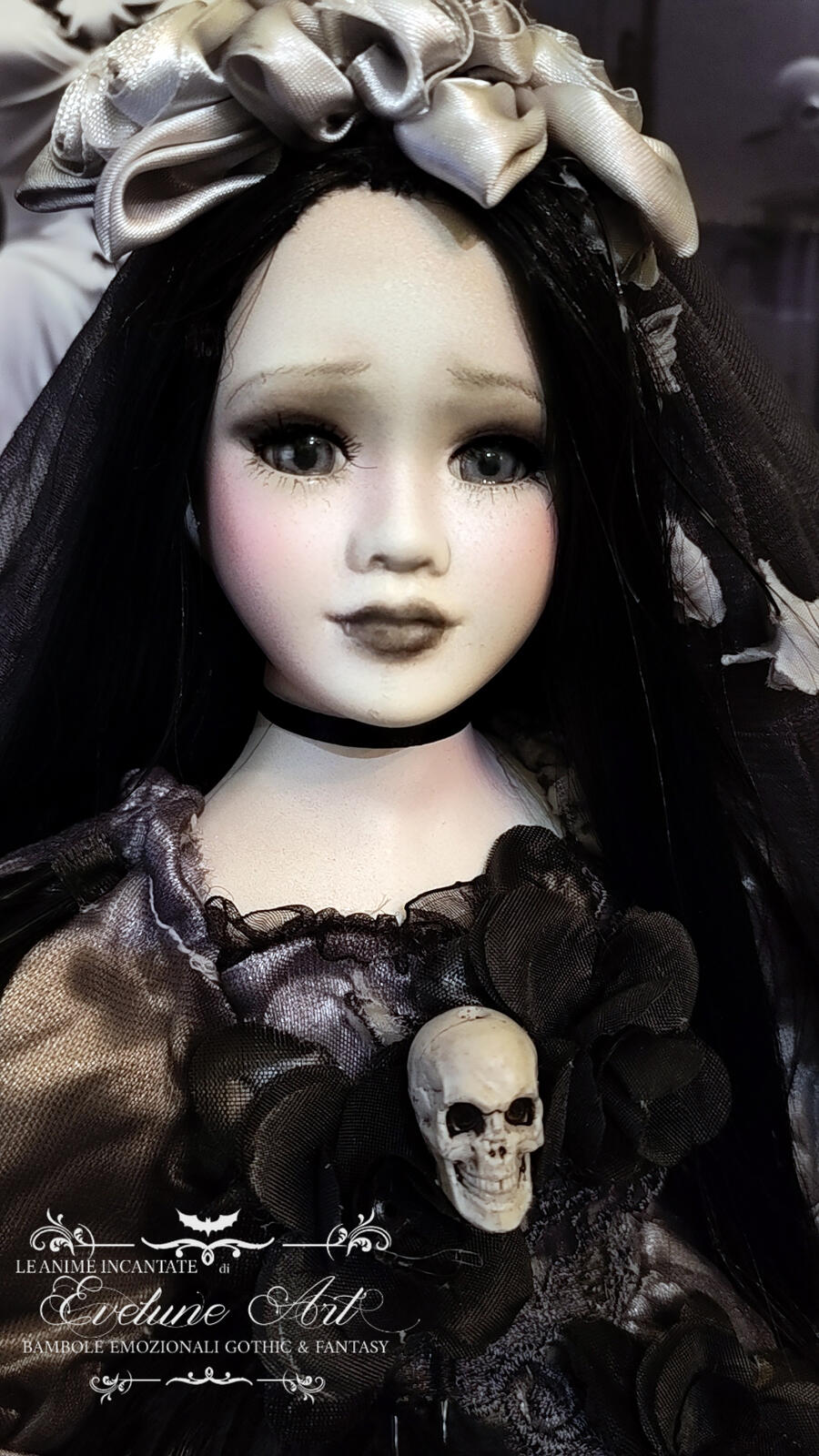 Kintia Bambola Gotica in porcellana