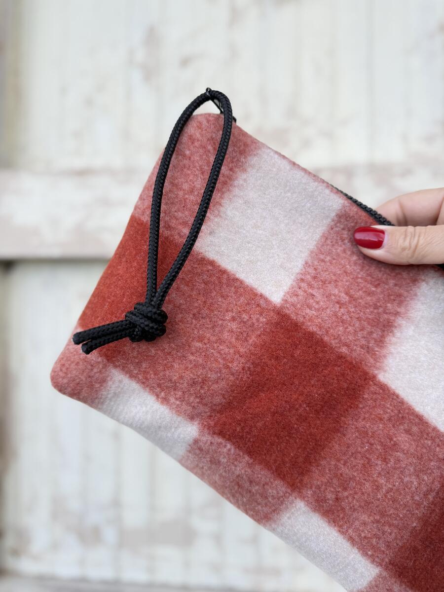 Clutch quadri rossi