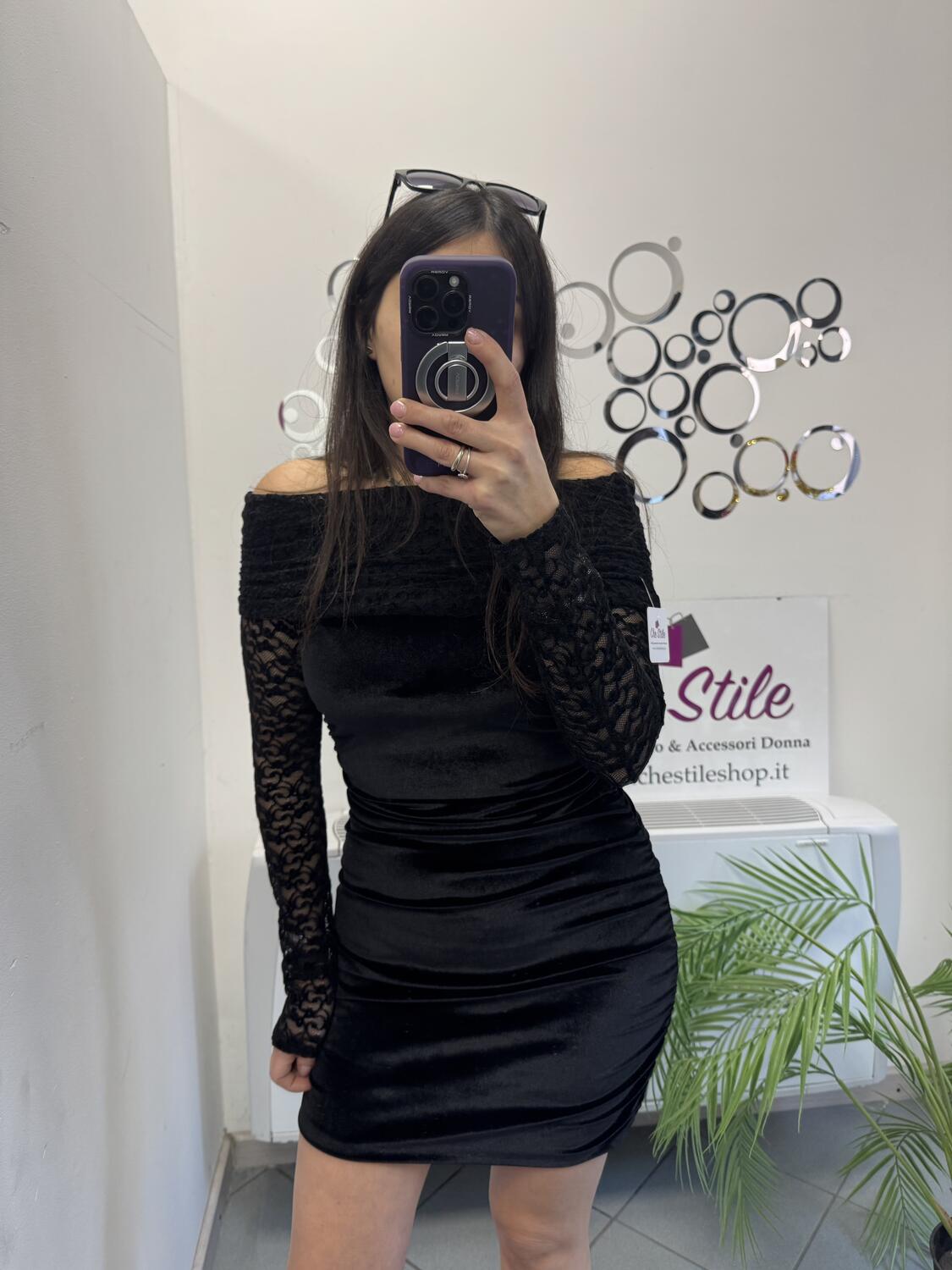 NOVITÀ Abitino in velluto con dettagli in pizzo