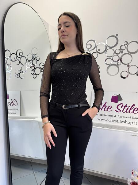 NOVITĂ€ Maglia brillantini dettaglio dorato