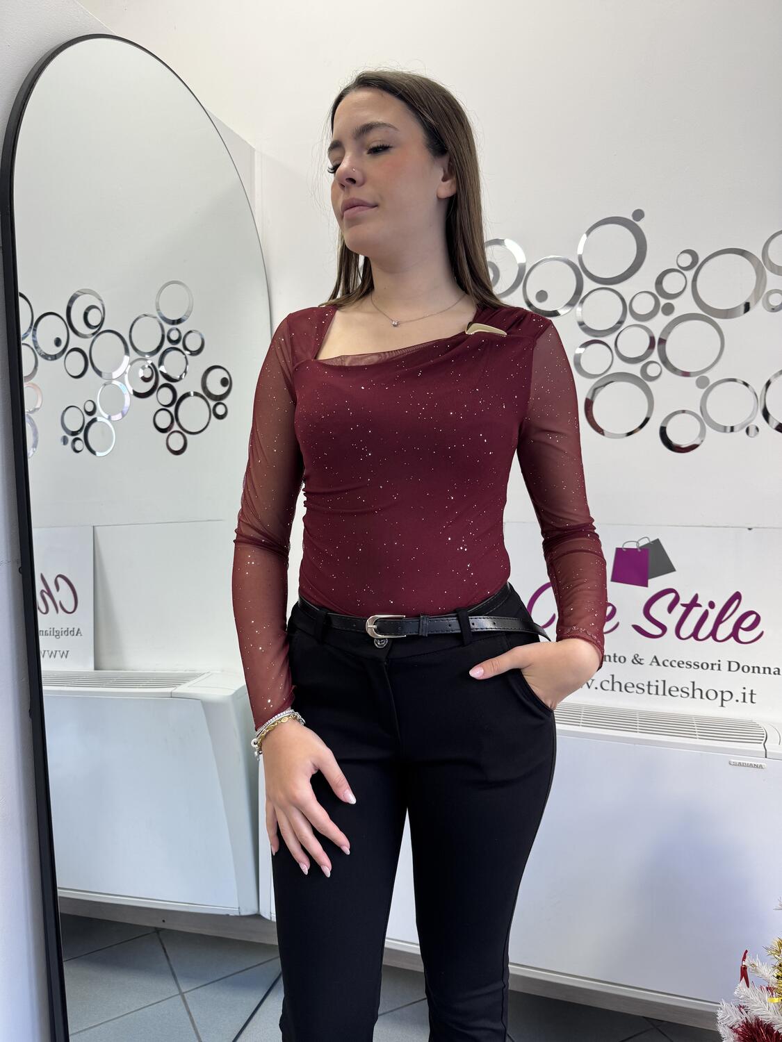 NOVITÀ Maglia brillantini dettaglio dorato