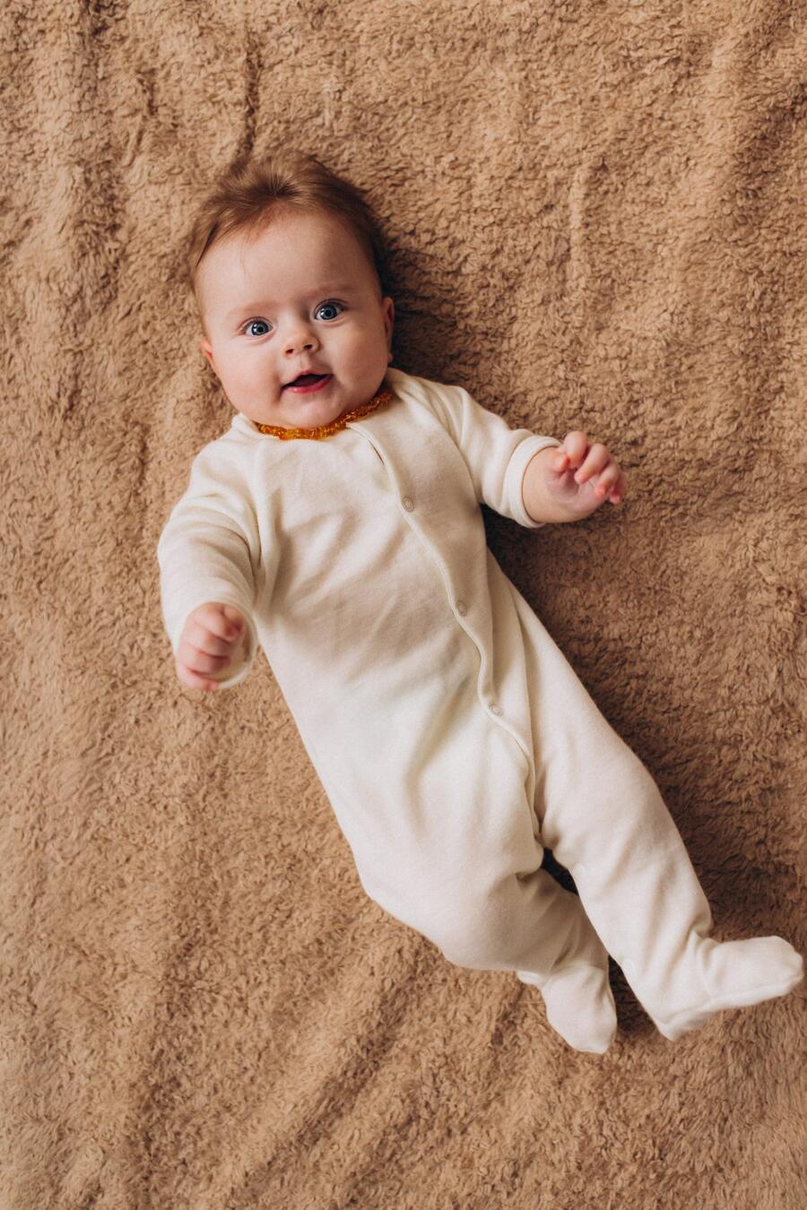 Tuta da notte in lana merino e seta con piedi – Comfort naturale per neonati