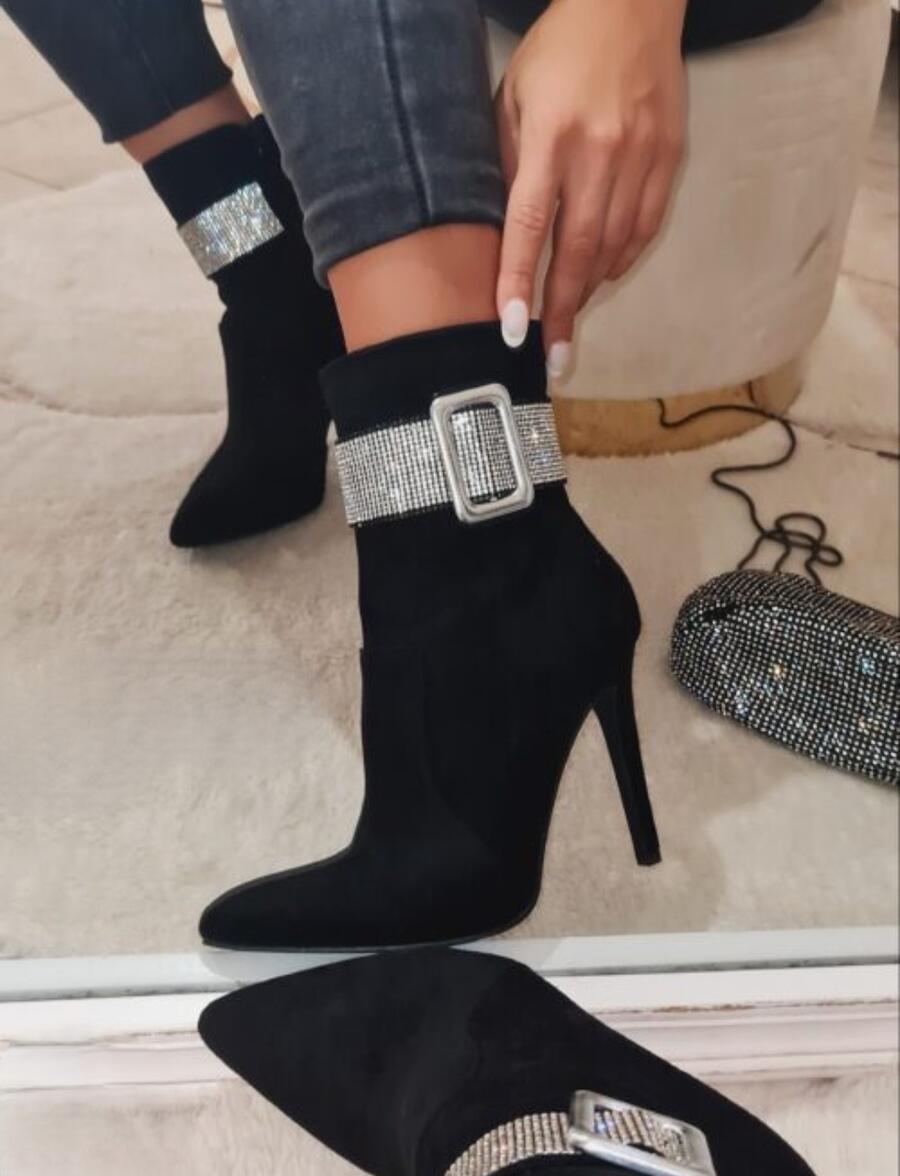 Stivaletto basso tacco 100 con fibbietta in strass