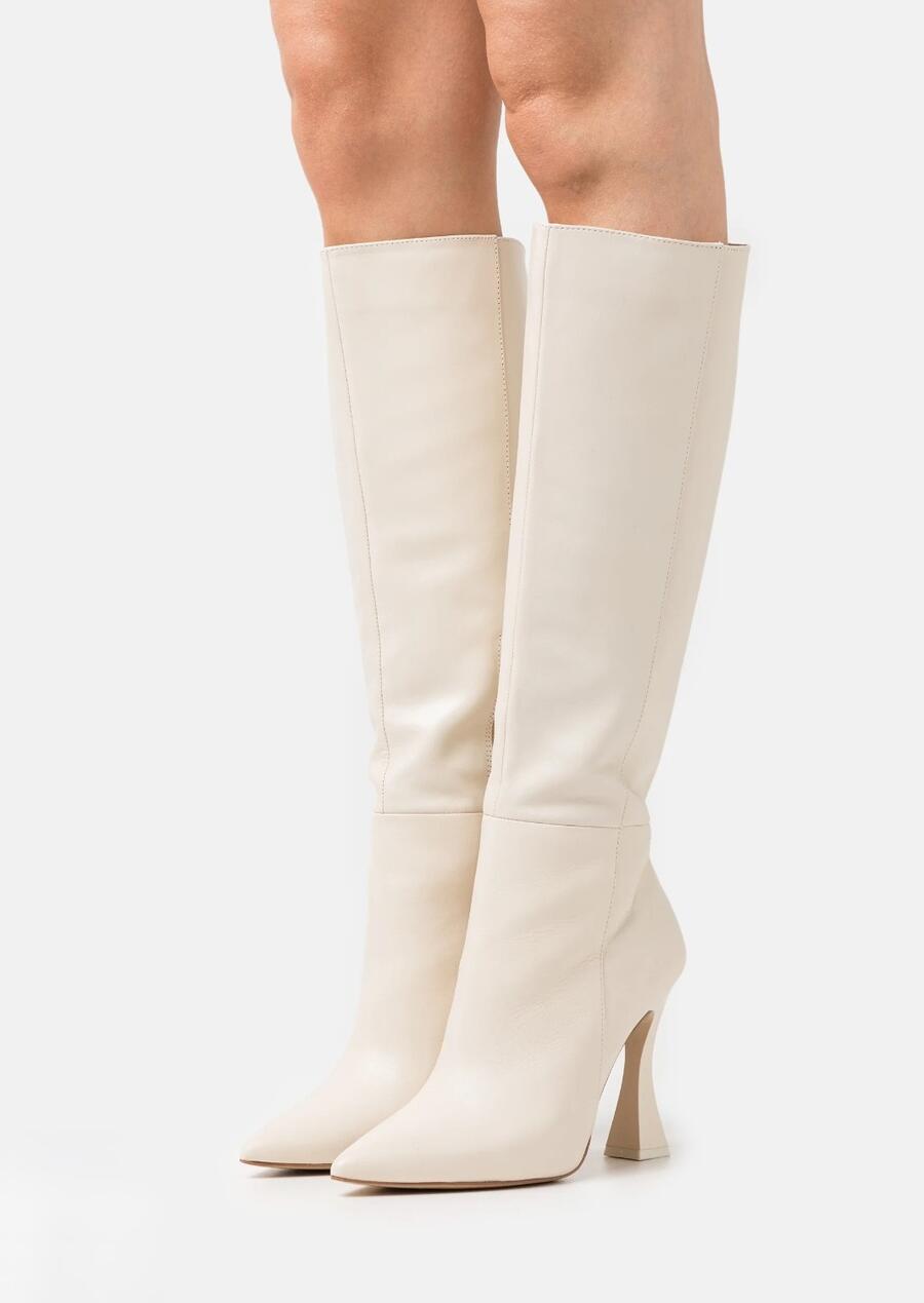 Stivale alto ecopelle tacco da 80 quadrato a piramide