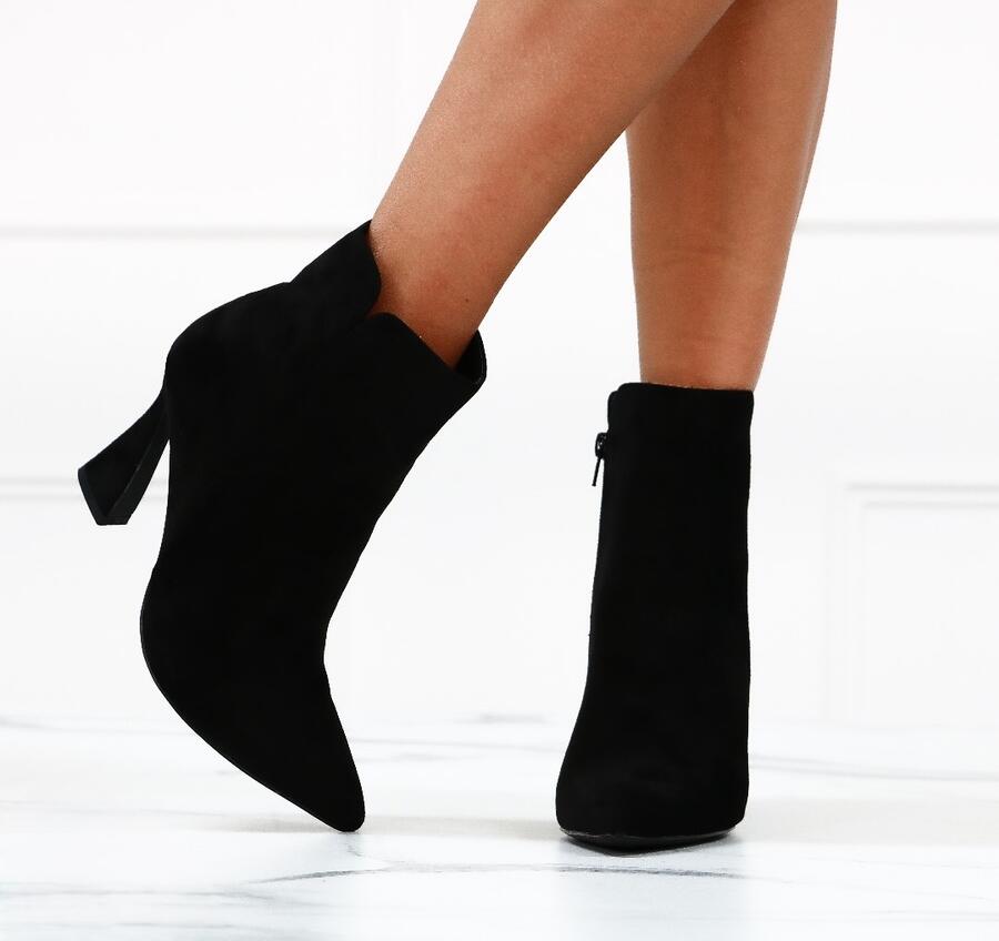 Stivaletto basso camoscio tacco quadrato a piramide da 80