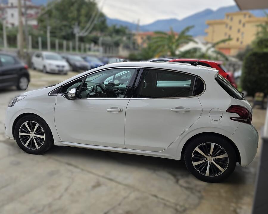 Peugeot 208 1.6 BlueHDi 100 CV GT Line 5p