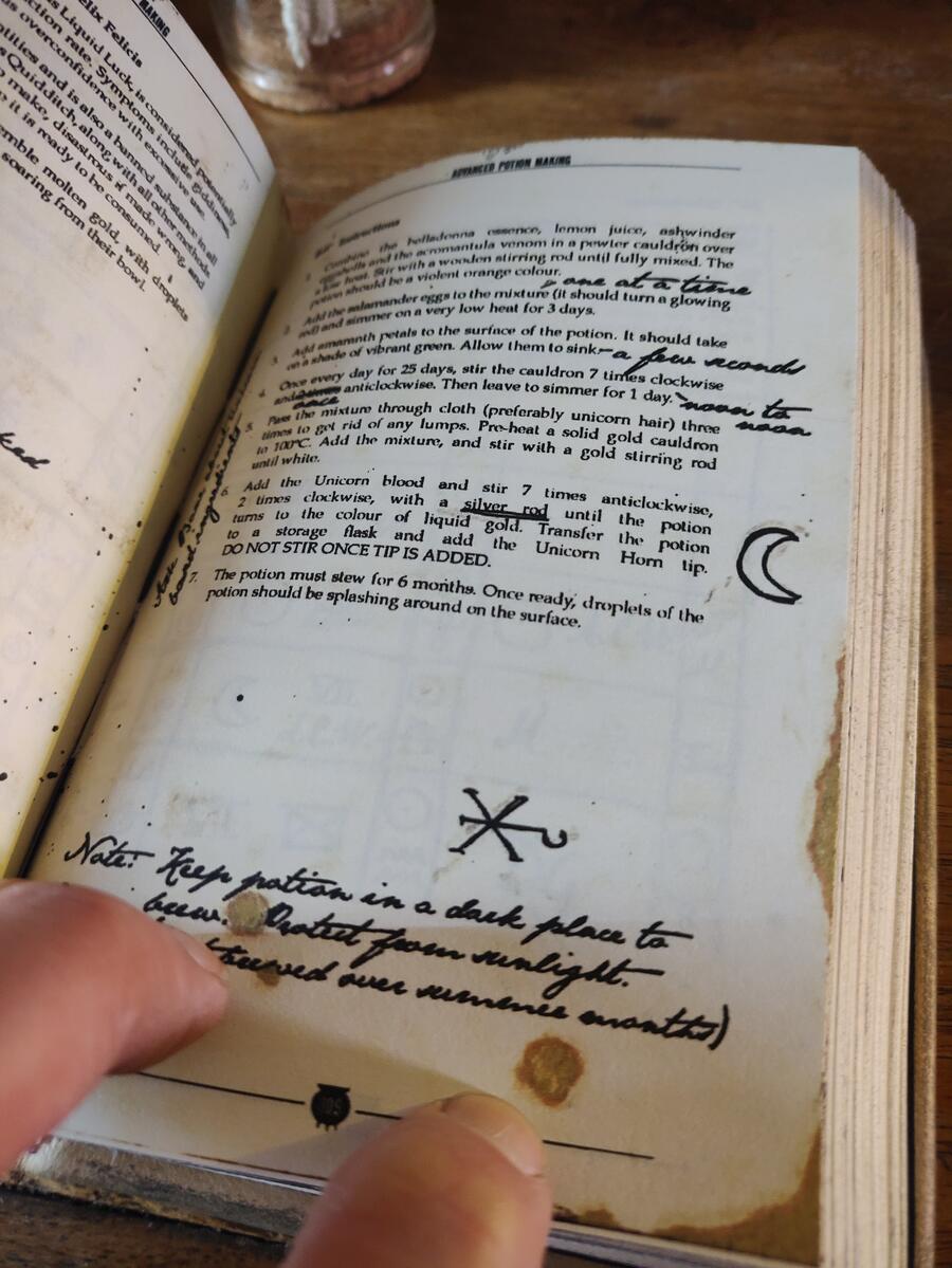 Copia di Advanced Potion Making - Severus Snape (Severus Piton) - Harry Potter - The complete book with an additional herbal and bestiary