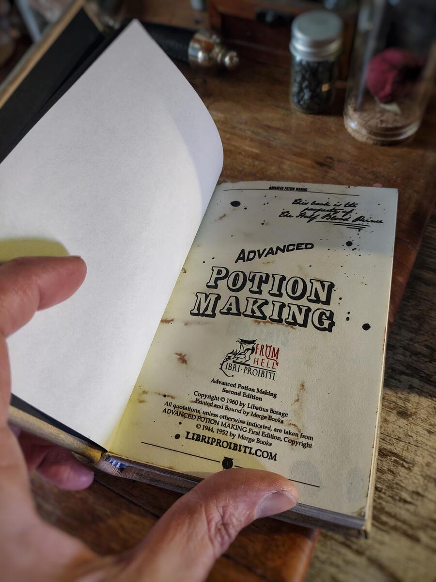 Copia di Advanced Potion Making - Severus Snape (Severus Piton) - Harry Potter - The complete book with an additional herbal and bestiary