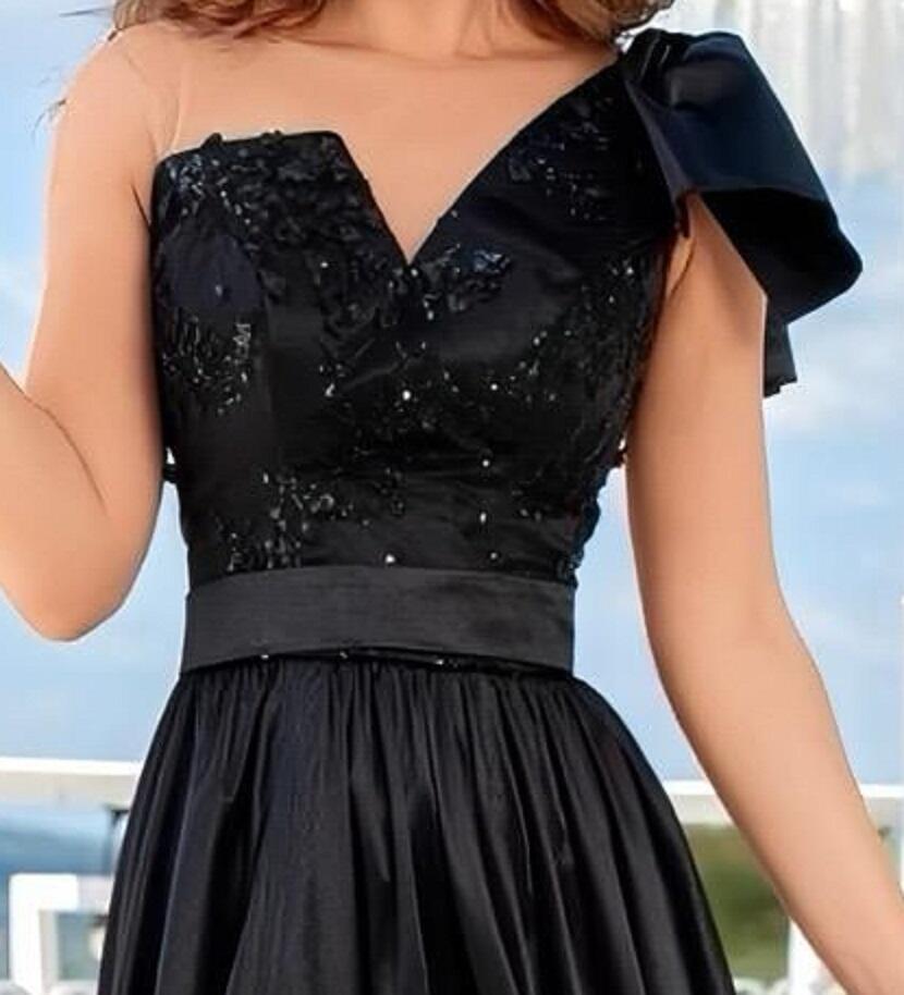 0973 Light satin dress with side slit and nude look bodice