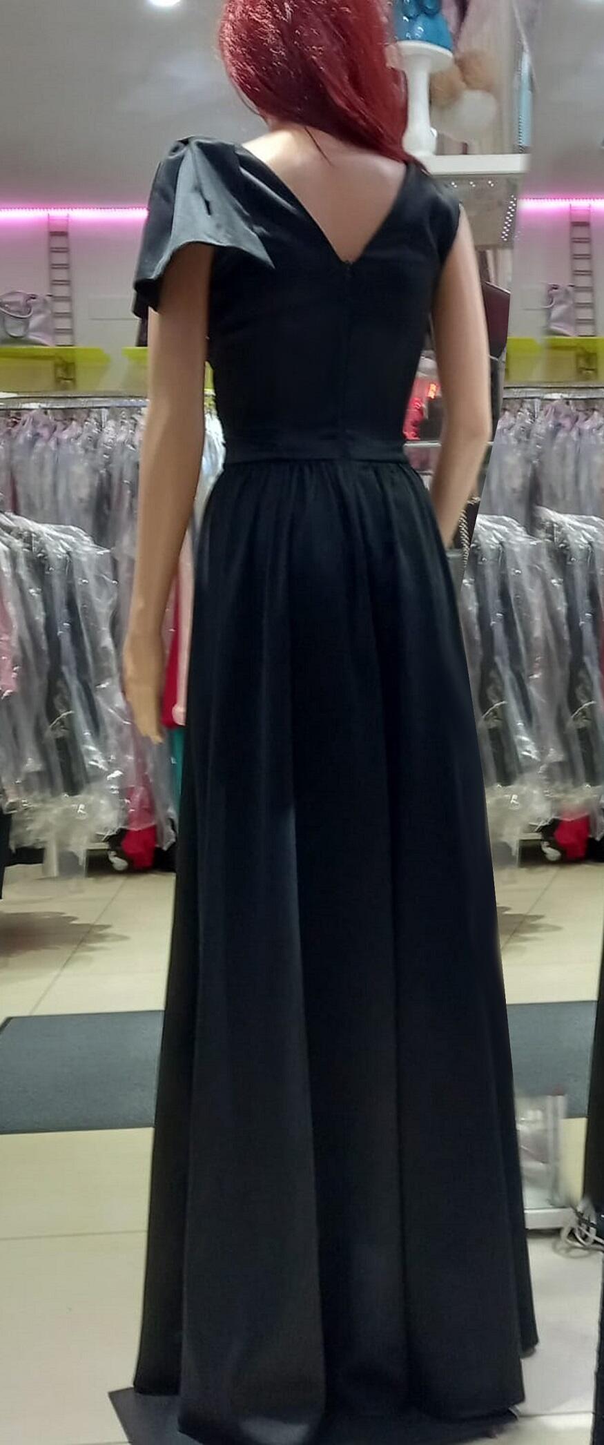 0973 Light satin dress with side slit and nude look bodice