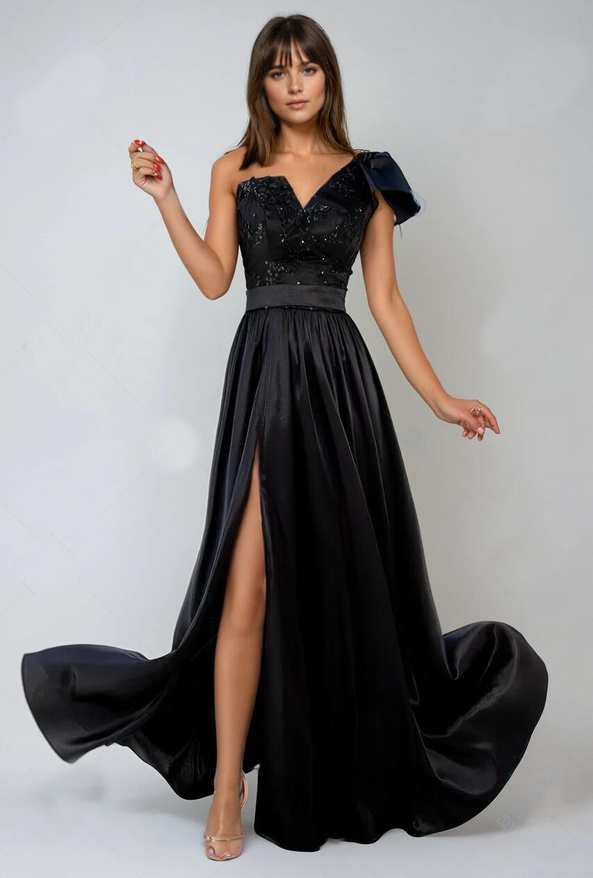 0973 Light satin dress with side slit and nude look bodice