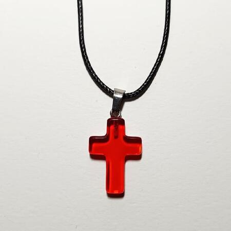 Croce  in vetro rosso con cordino