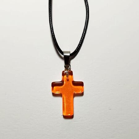 Croce  in vetro arancione con cordino