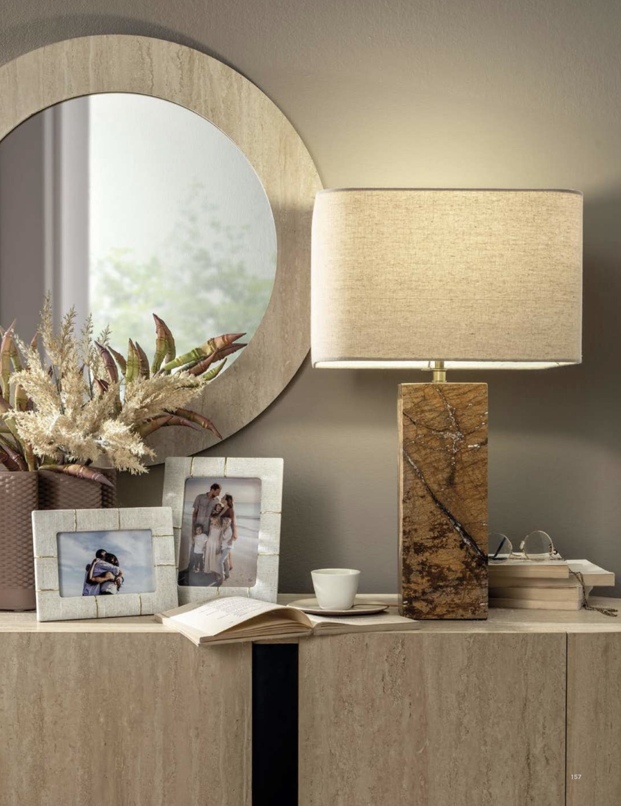 L’Oca Nera – Lampada in marmo con paralume in lino 35x35x59h