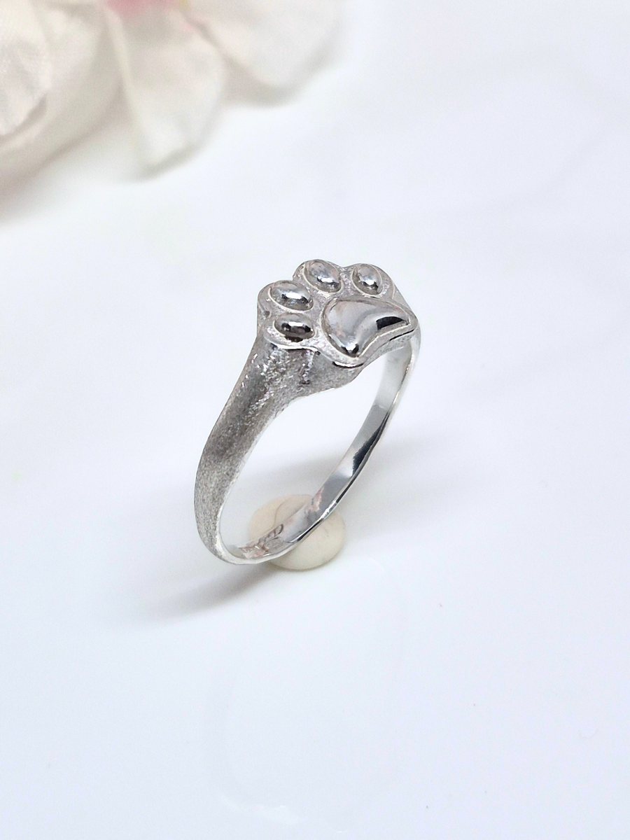 Paw Signet, Anillo
