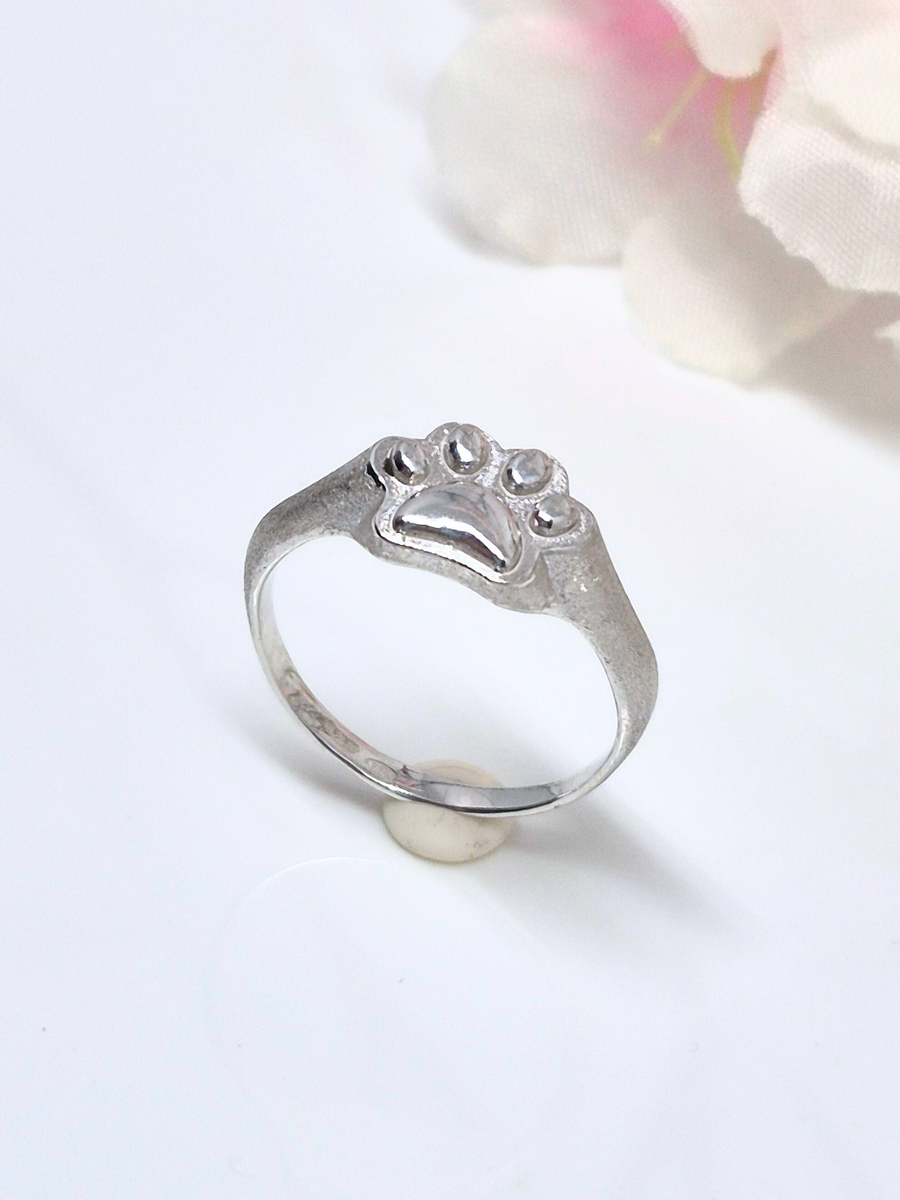 Paw Signet, Anillo