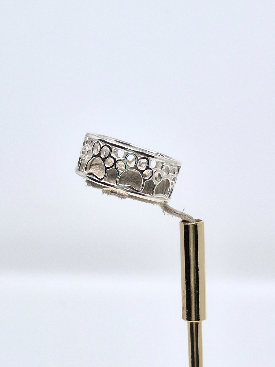 Paw Prints Traces, Ring