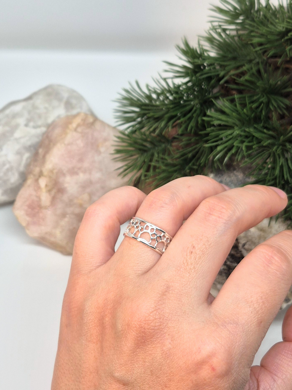 Paw Prints Traces, Ring